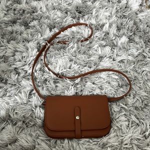 Brown crossbody💫